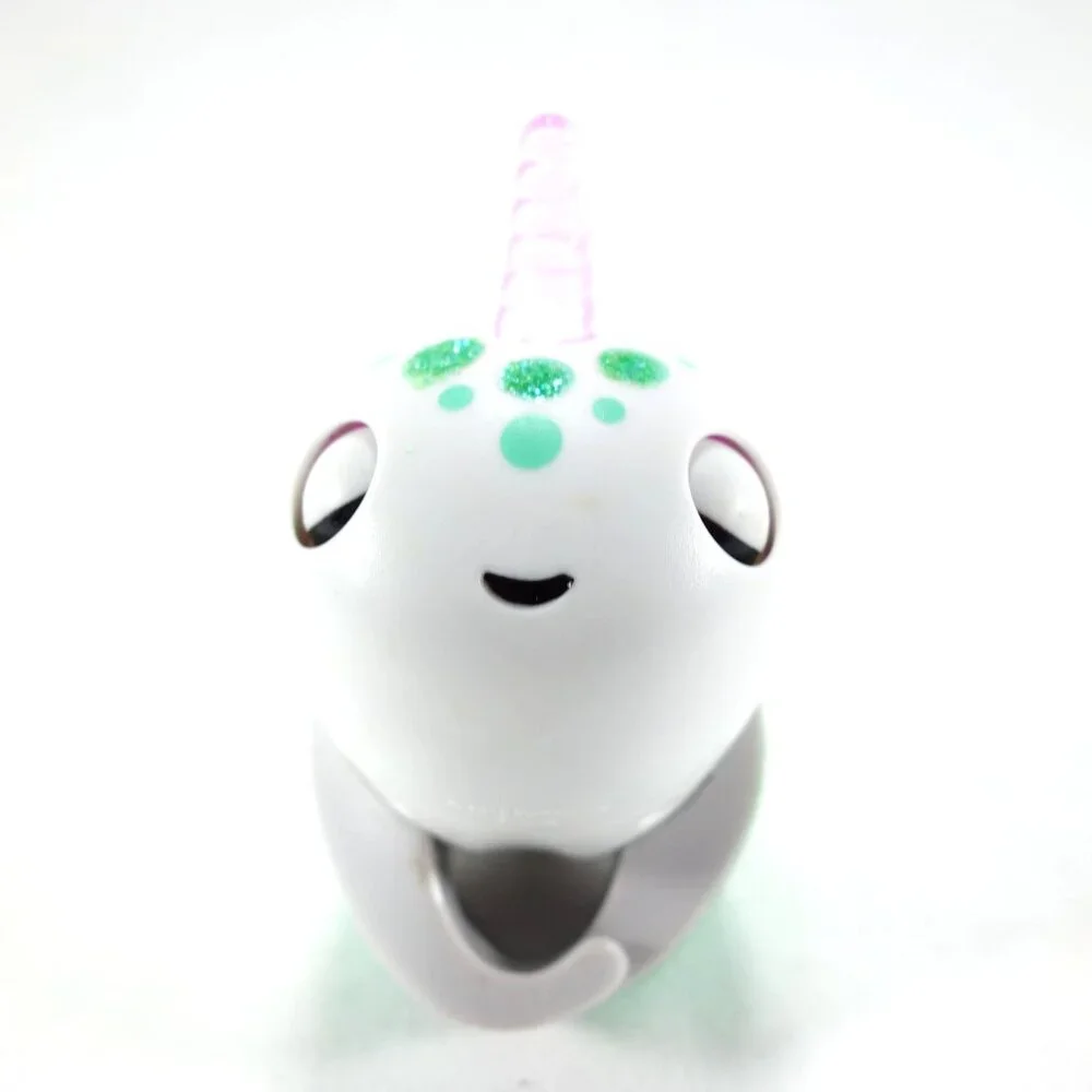 Wowwee 2018 Fingerling Glitter Narwhai Glow in‎ the Dark Raya Interactive Toy
